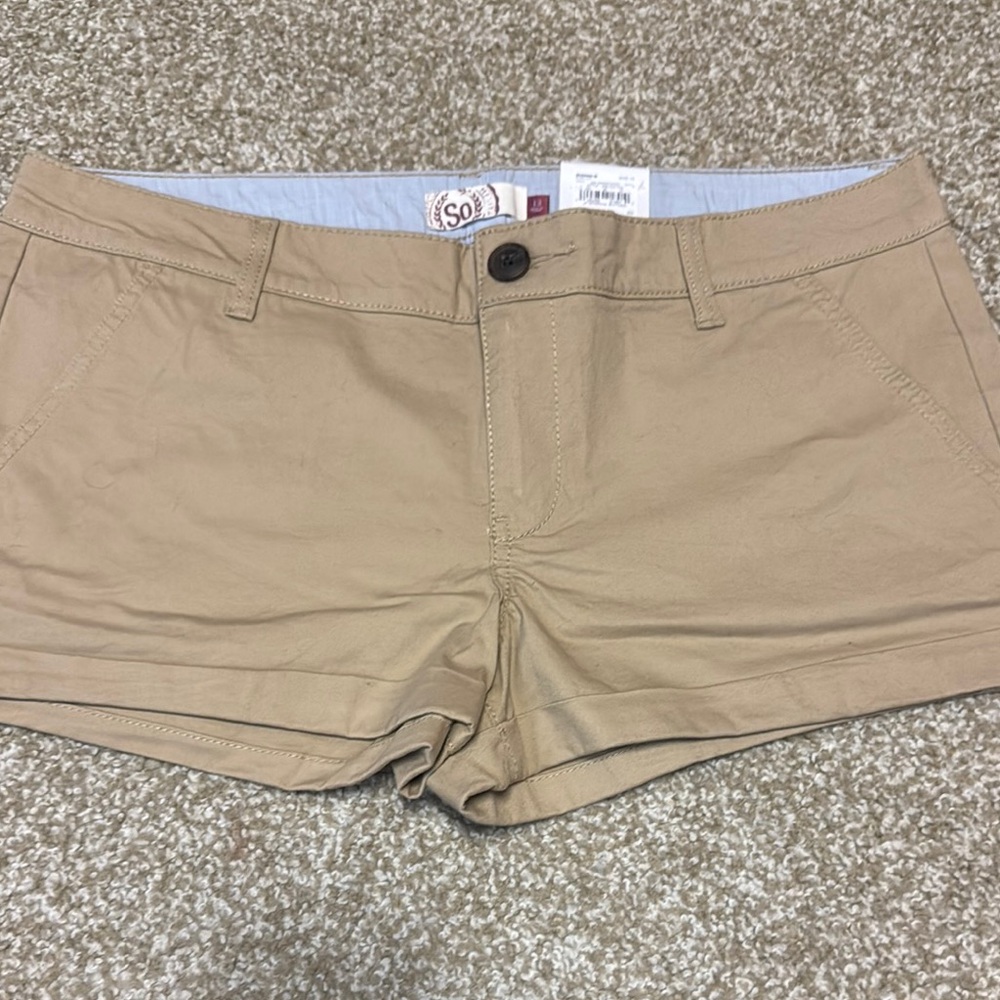 SO Tan Cargo Shorts with Tailored Fit